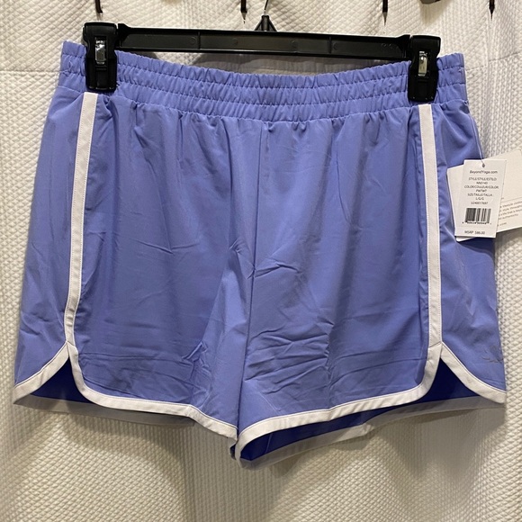 Go Retro Short in Periwinkle Cloud & True White
Beyond Yoga - Picture 4 of 11
